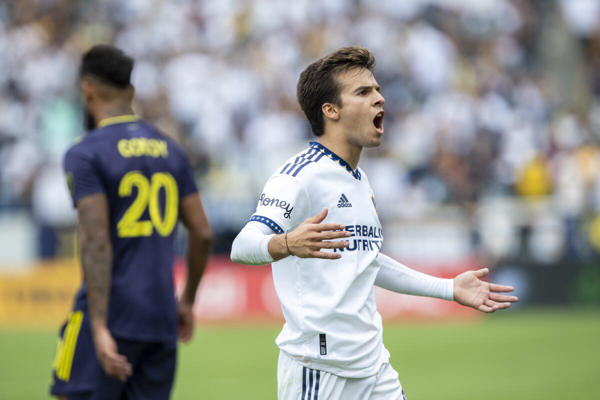 LA Galaxy midfielder Riqui Puig, right, c
