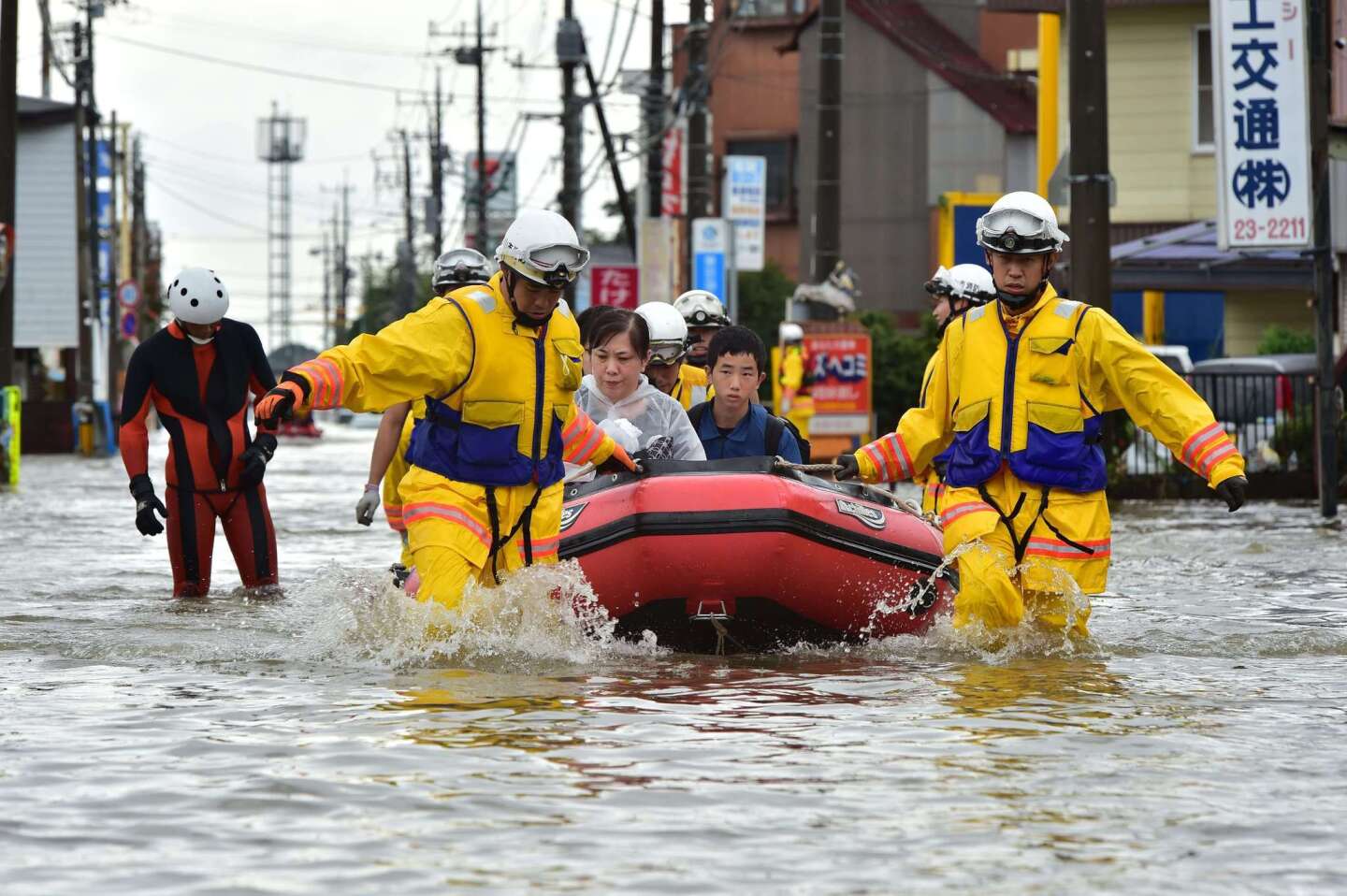 Heavy rains pummel Japan