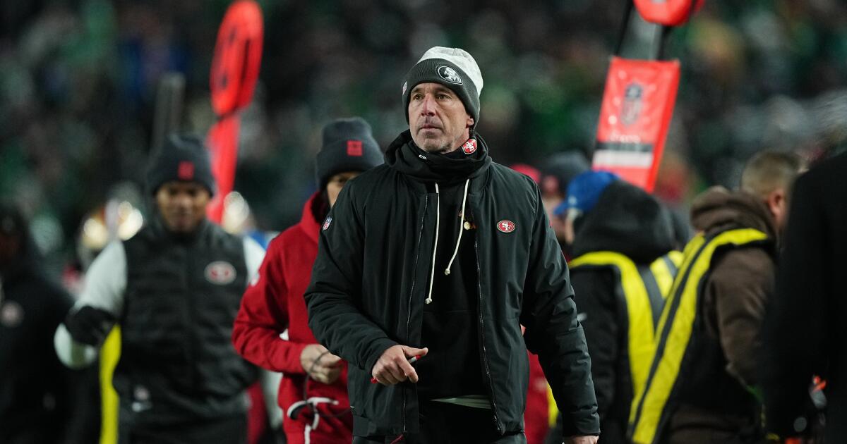 49ers coach Kyle Shanahan shows performance-enhancing smelling salts aren't just for players