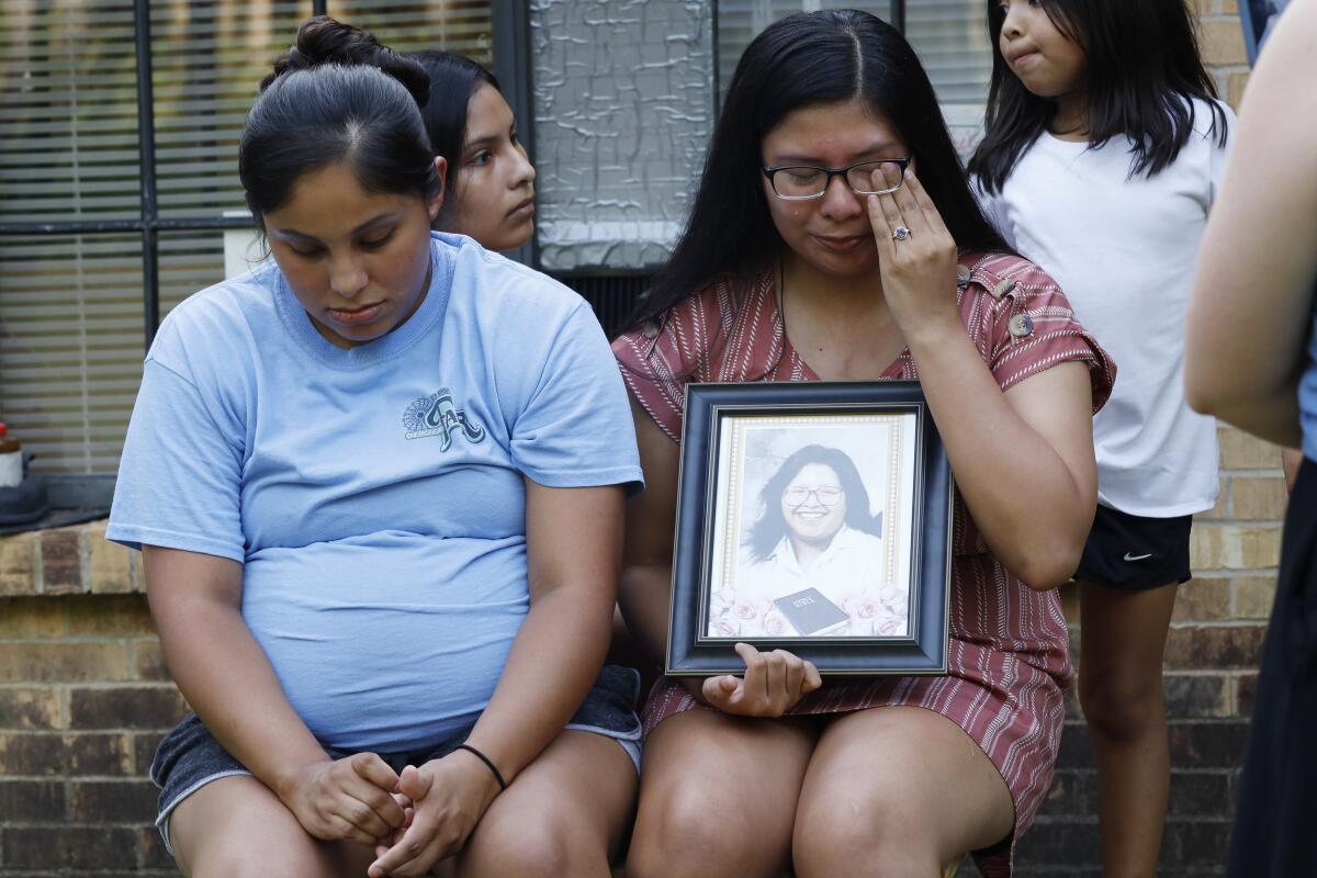 Choctaw sisters grieve for mother