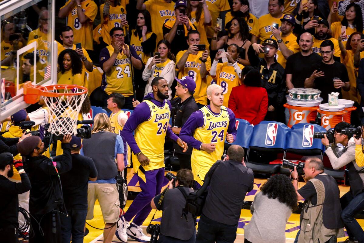 Lakers' LeBron James and Kyle Kuzma take the court wearing No. 24 jerseys in remembrance of Kobe Bryant.