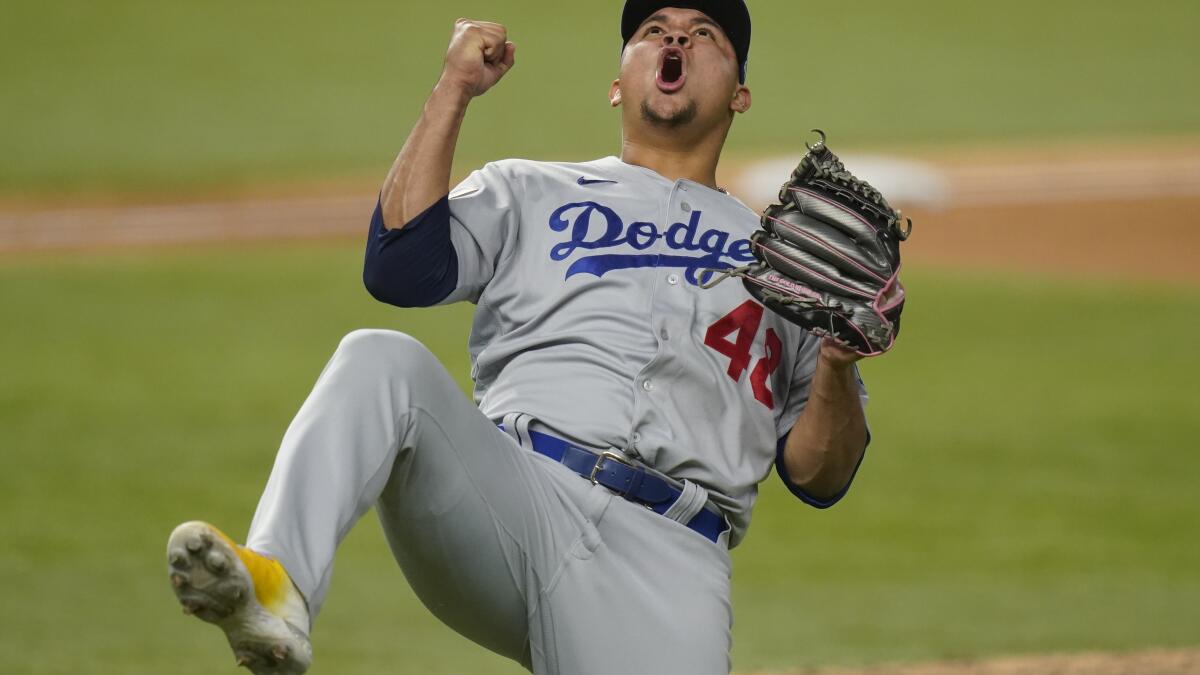 Brett Phillips launches a NO-DOUBT walk-off homer for the Rays and