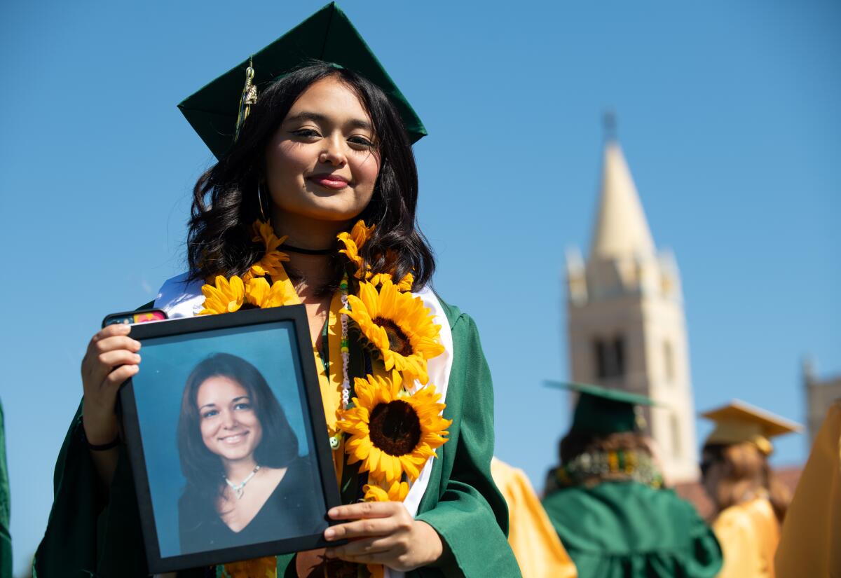 Jordan Umali carries a photo of her mother, Cecily Yumali at the Edison graduation.