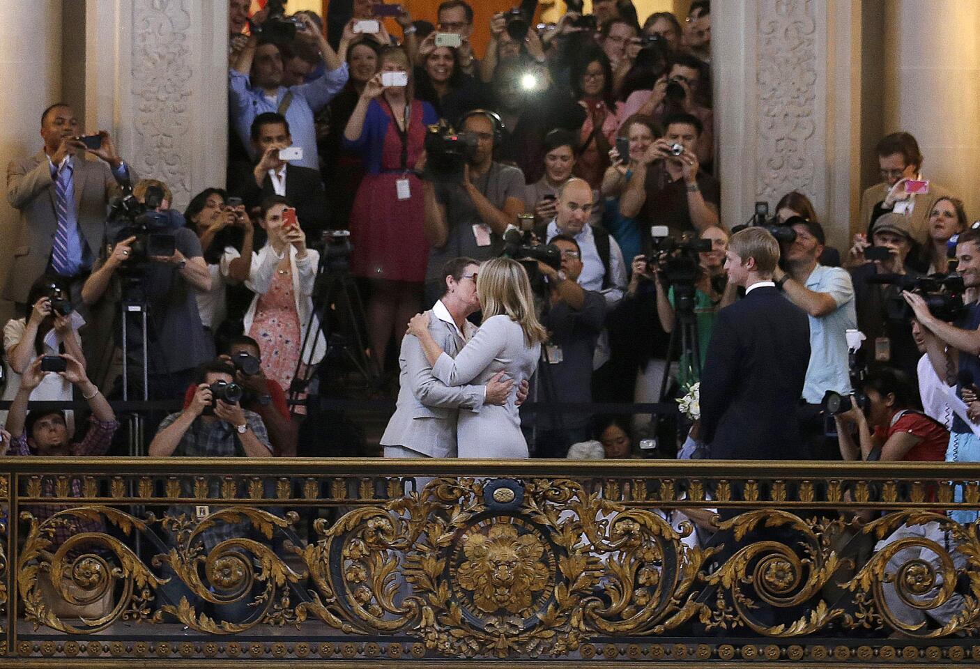 Gay marriages resume in Calif.