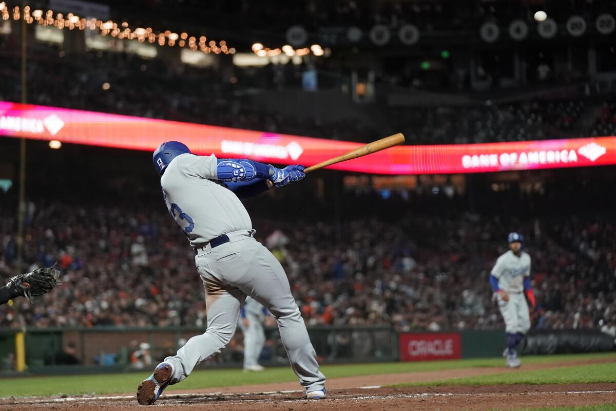 Max Muncy hits a grand slam against the Giants in the seventh inning.