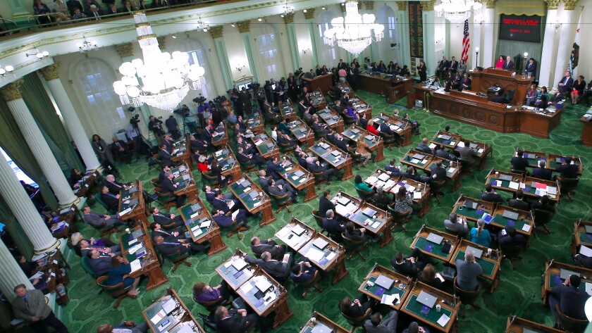 Lawmakers on the California Assembly floor in 2016.