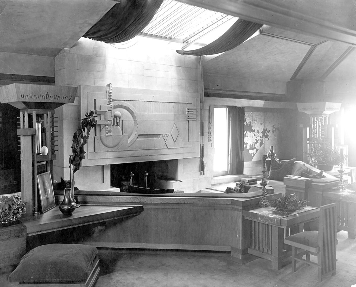 Hollyhock House in 1927. (Los Angeles Times)