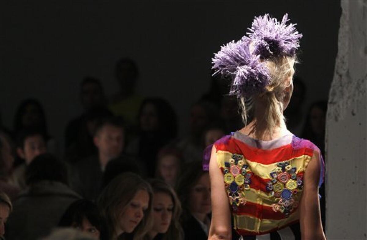 Designers and sisters Savannah Miller (left) and Sienna Miller during a  rehearsal for their Twenty8Twelve spring/summer London Fashion Week show,  at the Old Sorting Office in central London Stock Photo - Alamy