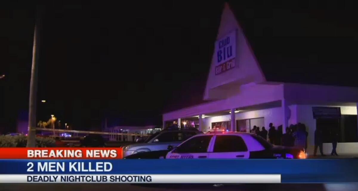 En esta imagen tomada de un video, gente reunida en la escena de una balacera en el club nocturno Club Blu en Fort Myers, Florida, el lunes 25 de julio de 2016. (WBBH via AP)