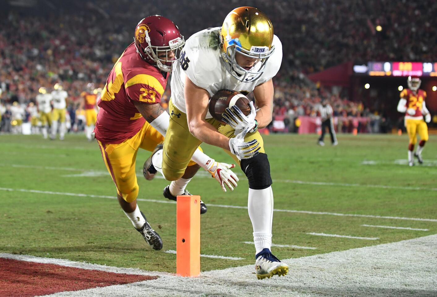 Notre Dame receiver Chris Finke catches a touchdown pass in front of USC's Jonathan Lockett in the second quarter at the Coliseum Saturday.