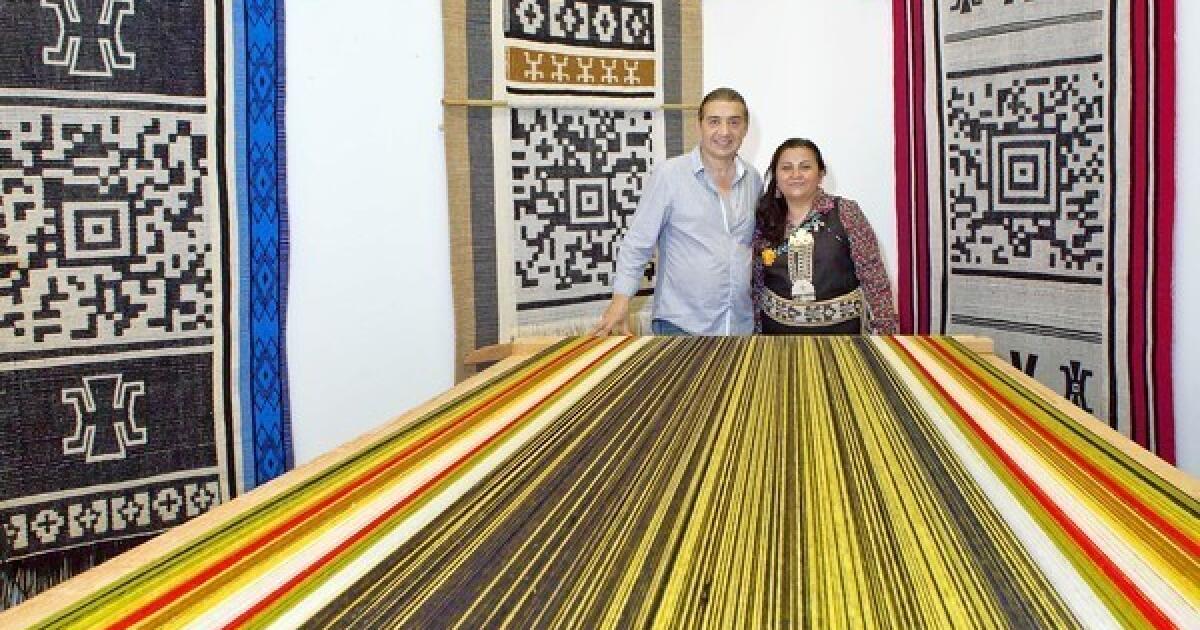 Tradiciones tribales mapuche arraigadas en tapices con códigos de barras
