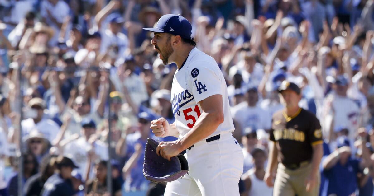 Dodgers dominate stumbling Padres and show they’re higher Dodgers dominate stumbling Padres and show they’re higher