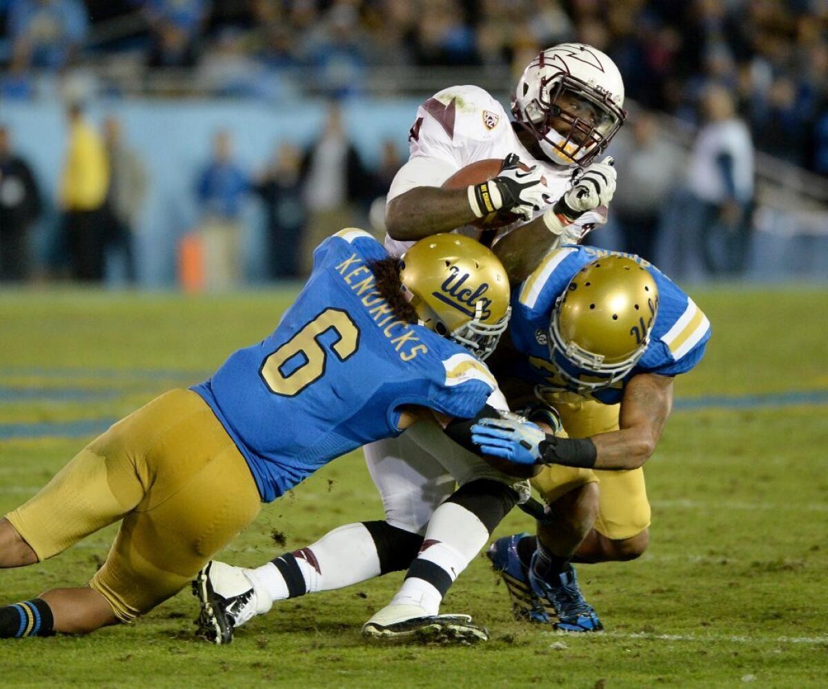 UCLA linebacker Eric Kendricks (6) will have ankle surgery.