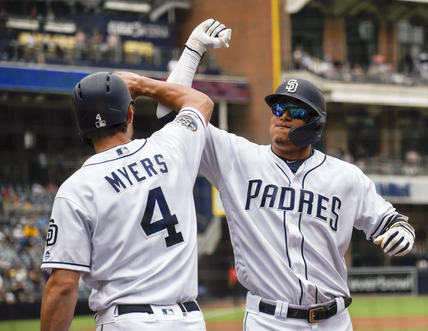 Reyes hits two of Padres' five homers in win over Orioles