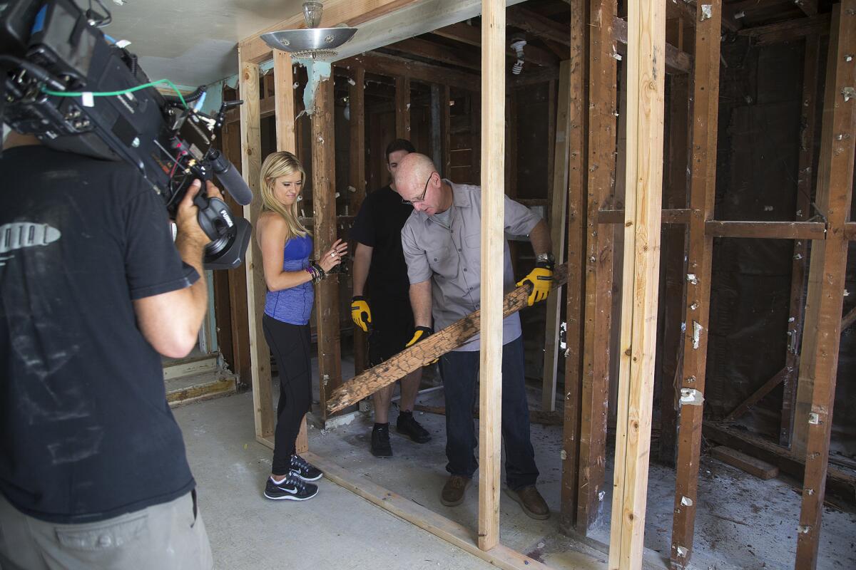 Contractor Steve Cederquist works with Christina and Tarek El Moussa on "Flip or Flop."