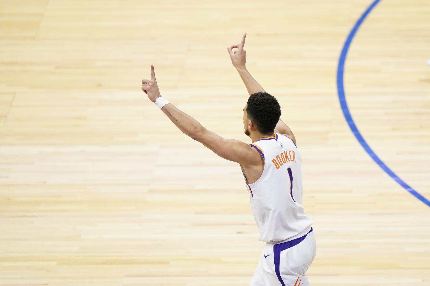 Booker scores 47, leads Suns past Clippers to win series - The San Diego  Union-Tribune