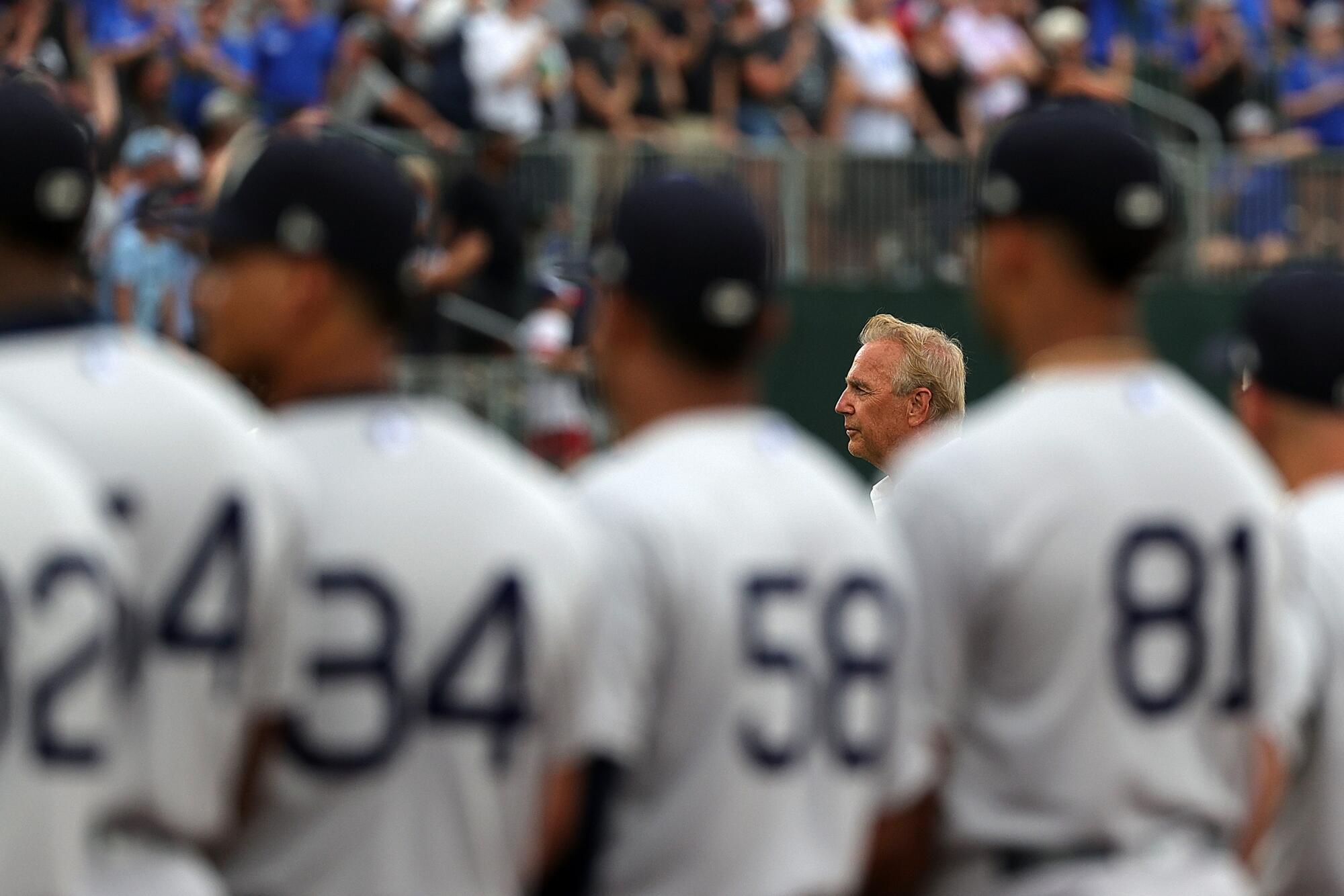 Kevin Costner, home runs lead White Sox vs. Yankees at Field of Dreams