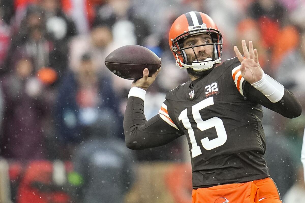 Joe Flacco giving the Browns a steady presence and leadership with a  playoff spot in reach - The San Diego Union-Tribune