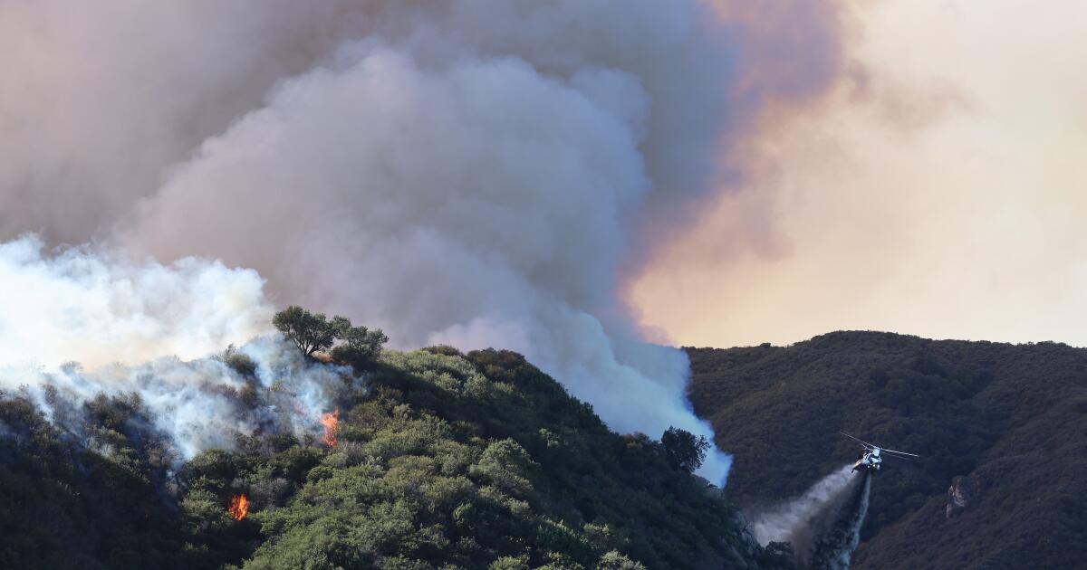 Fire breaks out in celebrity-filled Malibu enclave Fire breaks out in celebrity-filled Malibu enclave