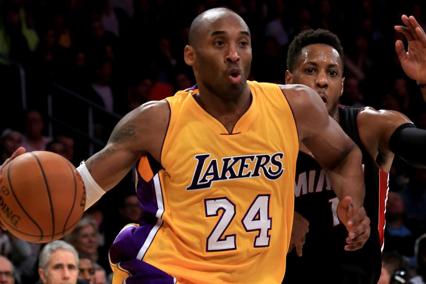 Rookie Kobe Bryant practices free throws with his non-shooting