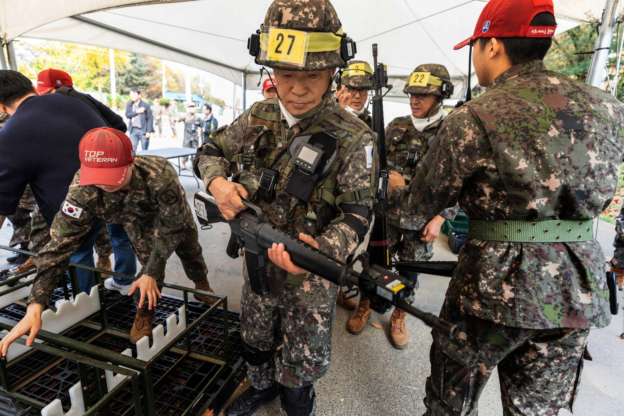 Members of the Senior Army pick up the guns during military training at the Infantry Reserve 