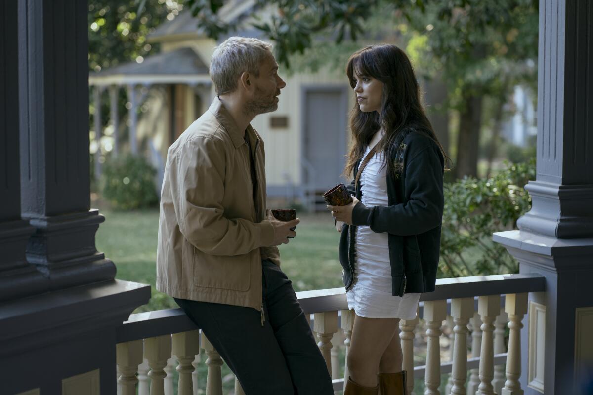 Jenna Ortega - Martin Freeman: Bộ Đôi Thầy - Trò Cách Nhau Hơn 30 Tuổi, Hứa Hẹn Bùng Nổ Chemistry Vào Dịp Tết Nguyên Đán