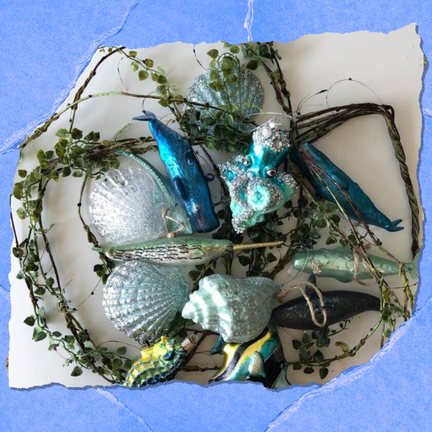 Ornaments shaped like shells and small fish in a wreath.