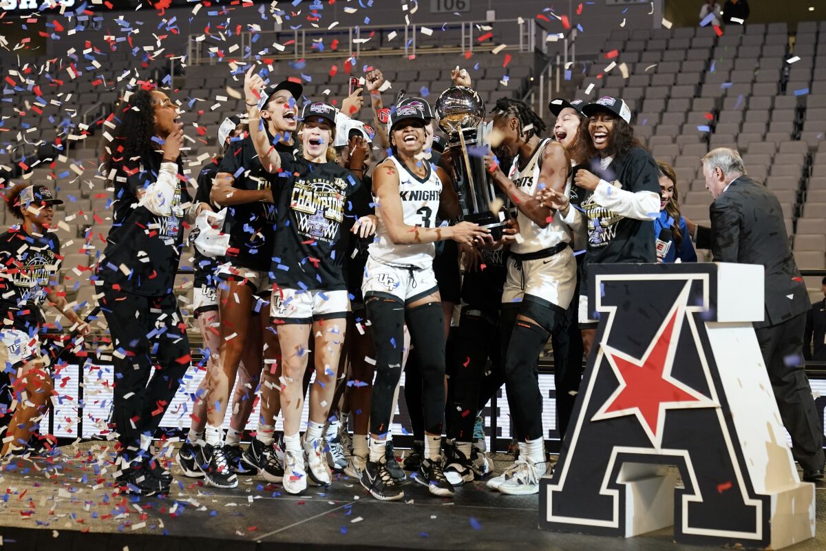 Central Florida's Diamond Battles (3) and teammates celebrate a win over South Florida in an NCAA college basketball game for the American Athletic Conference women's tournament championship Thursday, March 10, 2022, in Fort Worth, Texas. (AP Photo/Tony Gutierrez)