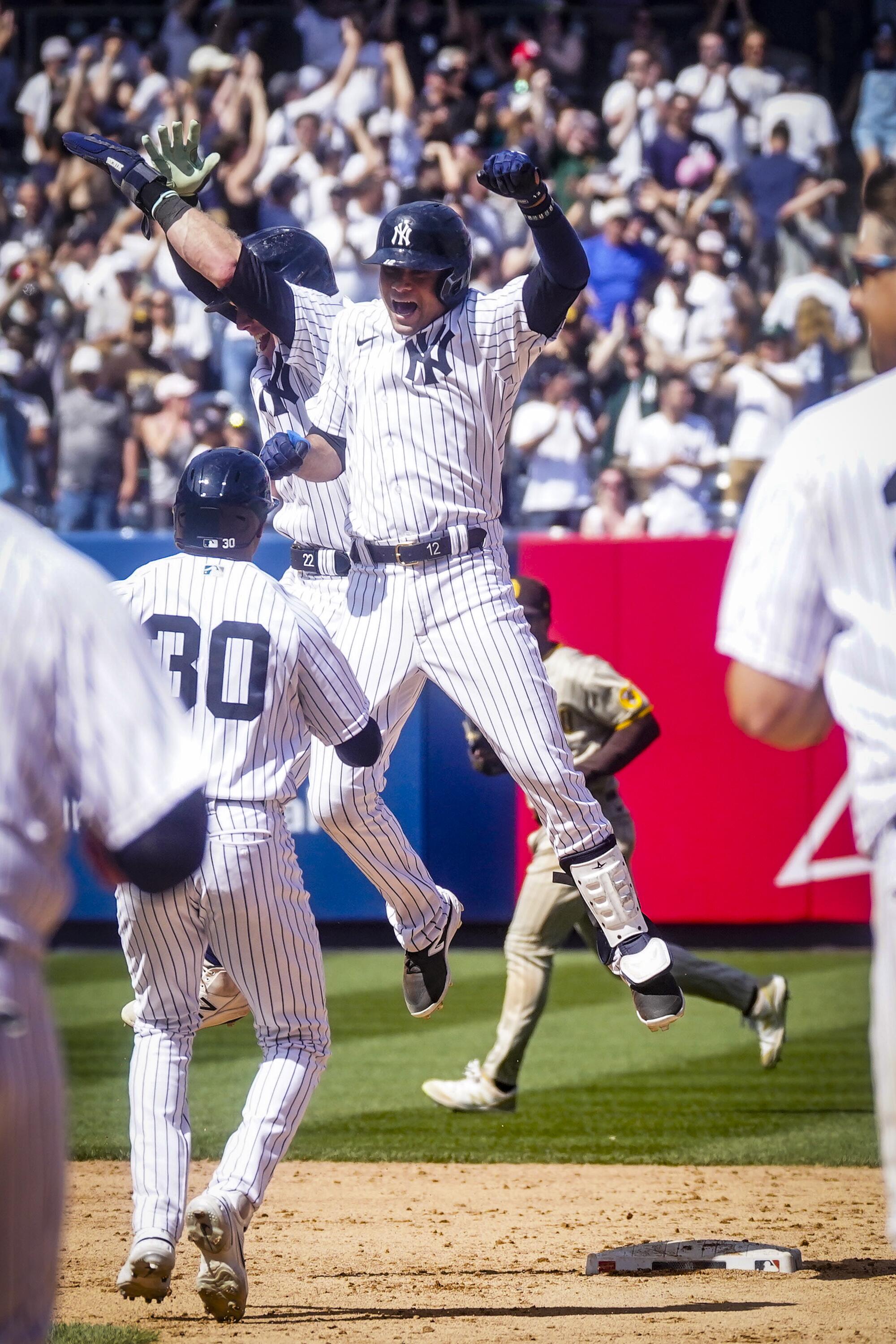 Yankees bounce back, walk-off Reds as DJ LeMahieu scores winning