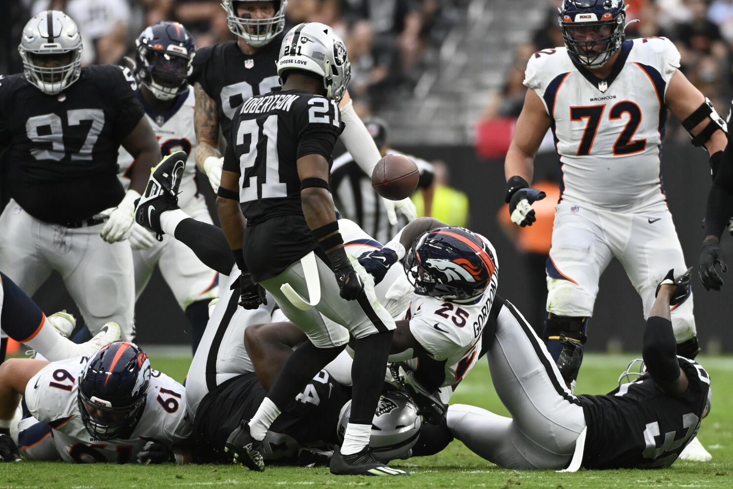 Las Vegas Raiders ride to a season sweep over the Denver Broncos