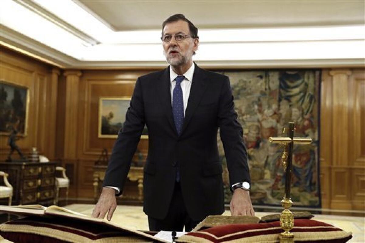 El presidente del Gobierno español, Mariano Rajoy, recibió hoy la felicitación de diversos líderes europeos y la llamada del presidente de México, Enrique Peña Nieto, para trasmitirle la enhorabuena por su investidura.