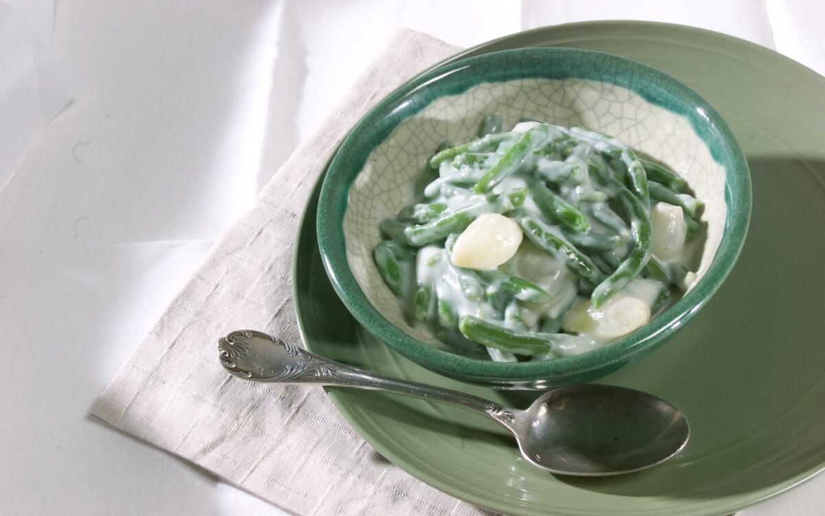 Creamed green beans and onions