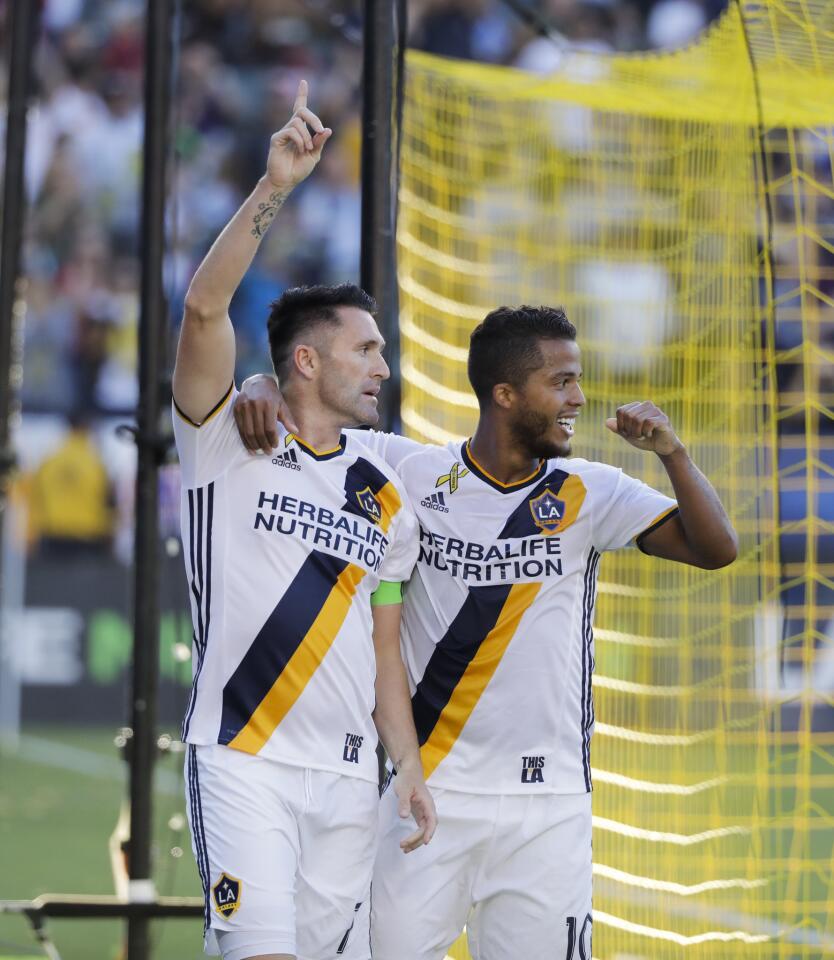 Robbie Keane, Giovani dos Santos