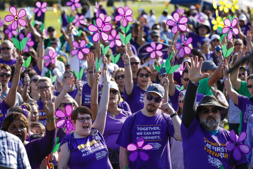 466748_sd_me_alzheimers_walk_NL San Diego, CA September 21, 2019 Approximately 3000 participants gathered on Saturday morning at Liberty Station to participate in The Alzheimer's Association Walk to End Alzheimer's, which is the world's largest event to raise awareness and funds for Alzheimer's care, support and research. The annual event, takes place in 600 communities nationwide. © 2019 Nancee E. Lewis / Nancee Lewis Photography.