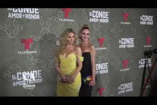 Chantal Andere y Marjorie de Sousa en la premiere de “El Conde, Amor y Honor” en Los ?ngeles
