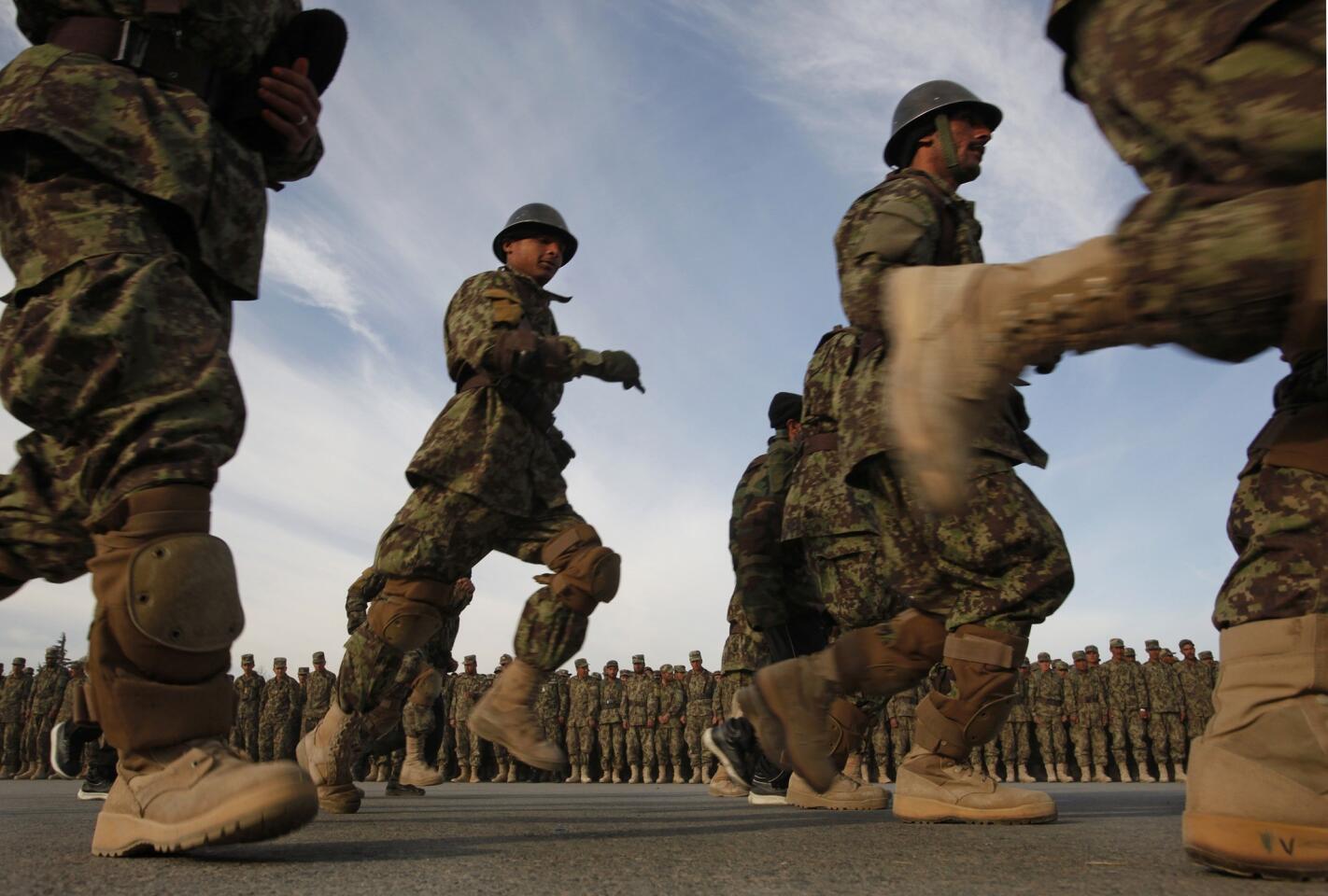 Afghan army recruits