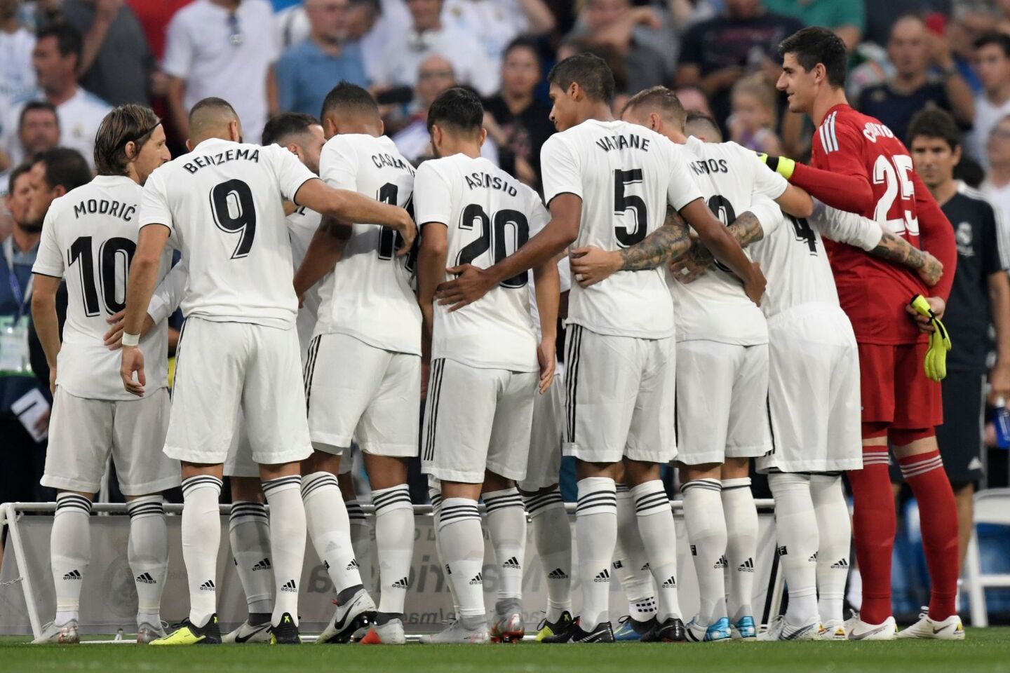 Real Madrid's players huddle before the Spanish league football match between Real Madrid CF and Club Deportivo Leganes SAD at the Santiago Bernabeu stadium in Madrid on September 1, 2018. (Photo by GABRIEL BOUYS / AFP)GABRIEL BOUYS/AFP/Getty Images ** OUTS - ELSENT, FPG, CM - OUTS * NM, PH, VA if sourced by CT, LA or MoD **
