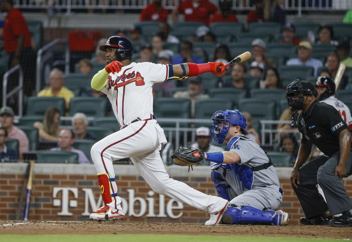 Atlanta's Marcell Ozuna hits a run-scoring single in the sixth inning Sunday.
