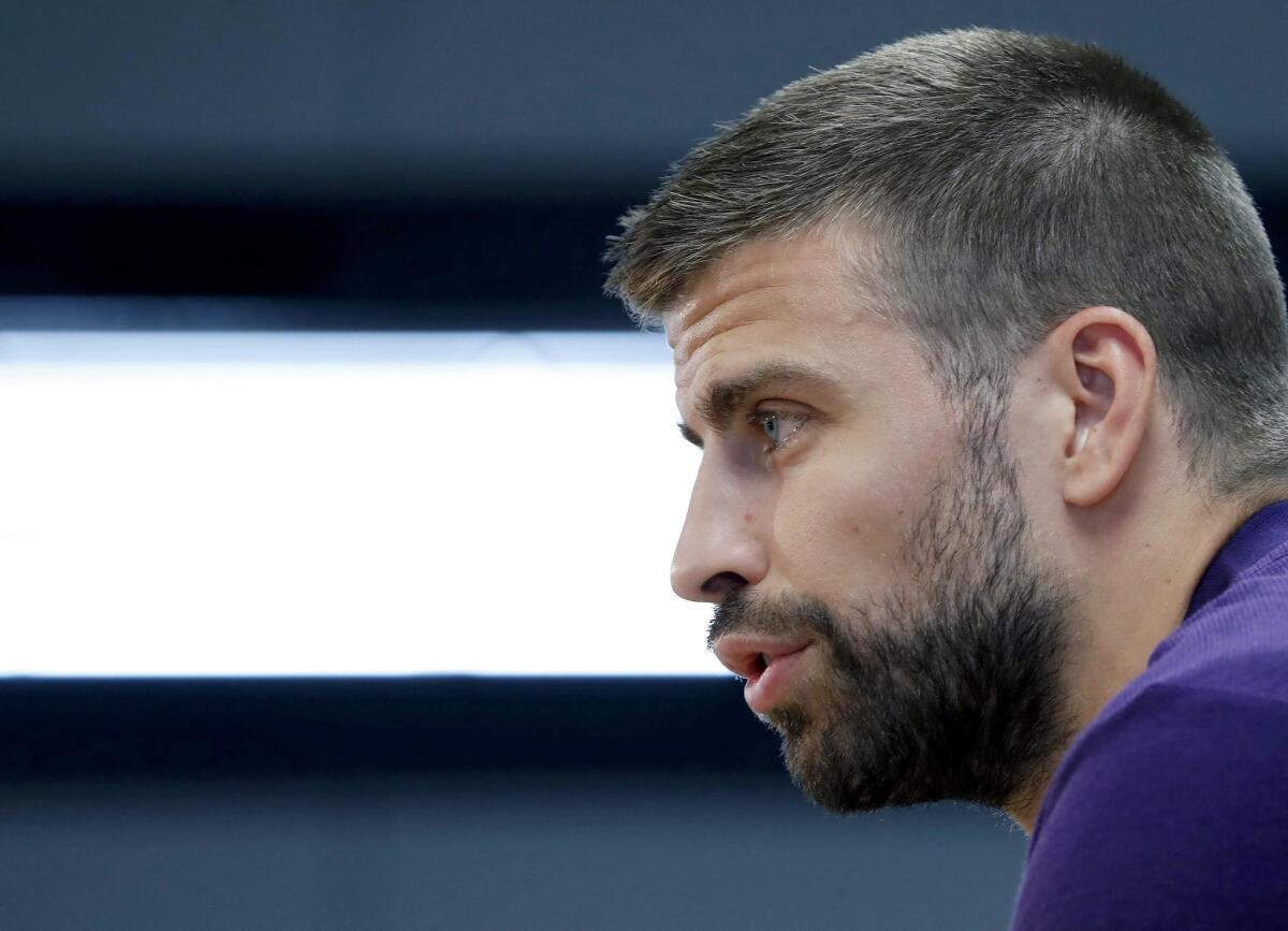 El defensa del Barcelona Gerard Piqué, durante la rueda de prensa que ofrece esta tarde en Sant Joan Despí (Barcelona), previa a la final de la Supercopa de España, que el conjunto azulgrana disputará mañana contra el Sevilla en el Stade Ibn Battouta, en Tánger.