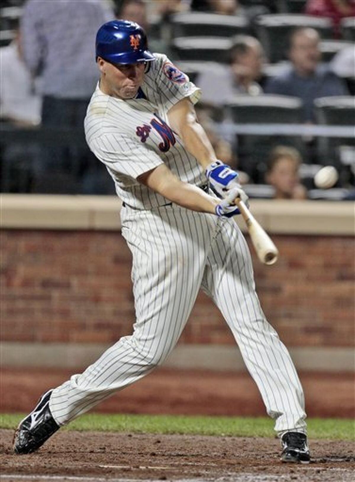 Dickey throws a one-hitter against the Phils 