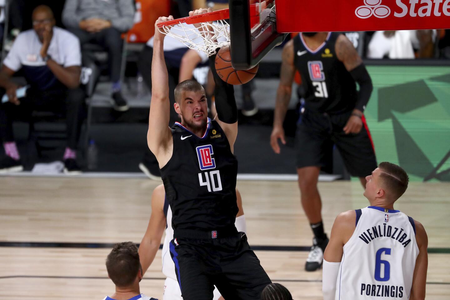 Clippers let Mavericks slip away in Game 2 to tie up series - Los