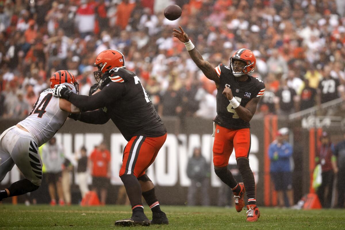 Cleveland Browns quarterback Deshaun Watson throws the ball during a game against the Cincinnati Bengals.