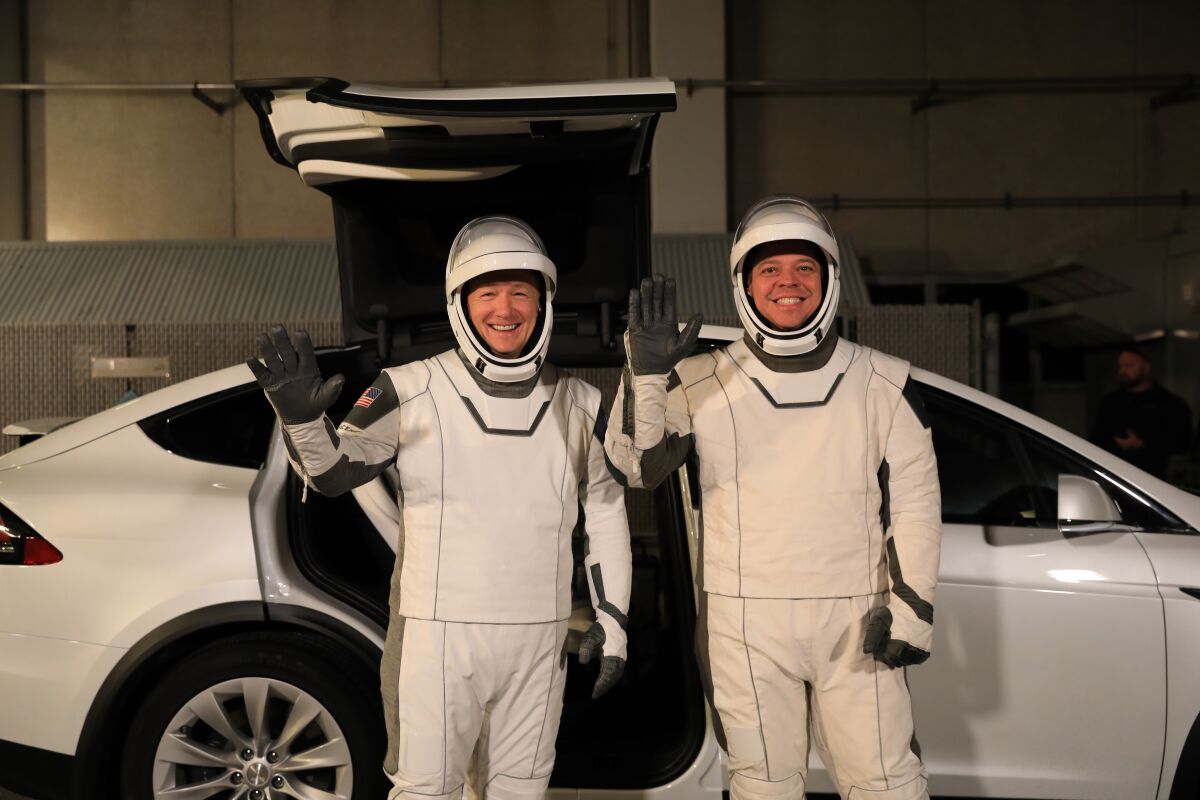 no-astrovans-for-spacex-crews-riding-to-rockets-in-teslas-the-san
