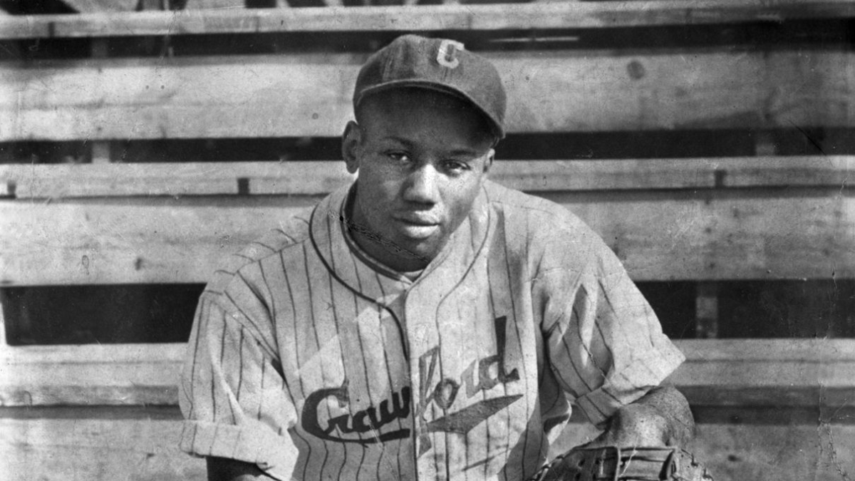 PITTSBURGH - 1940; Josh Gibson, catcher for the Negro League News Photo  - Getty Images