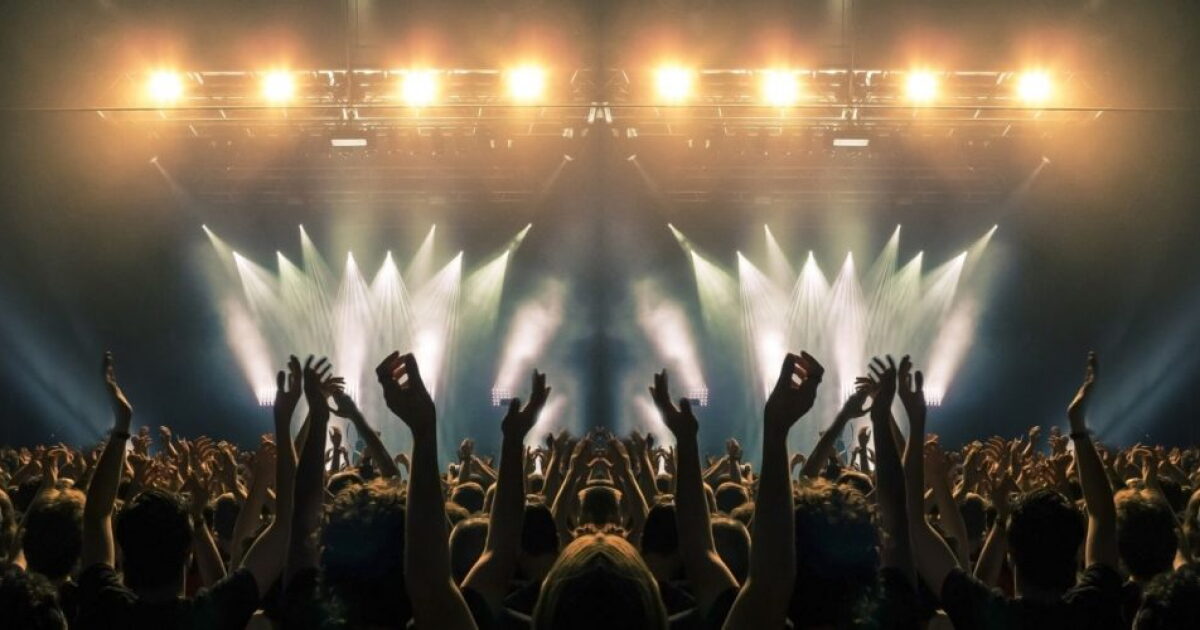 Conciertos de artistas latinos que preparan su retorno a los escenarios