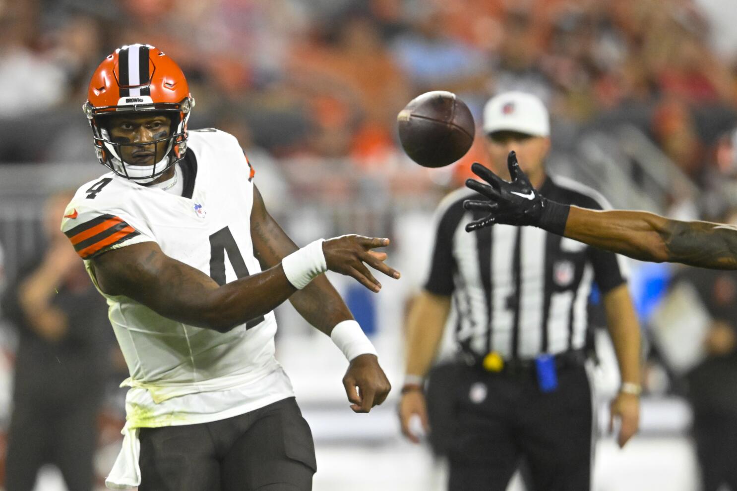 Texans' Deshaun Watson gives jersey to Astros' Justin Verlander