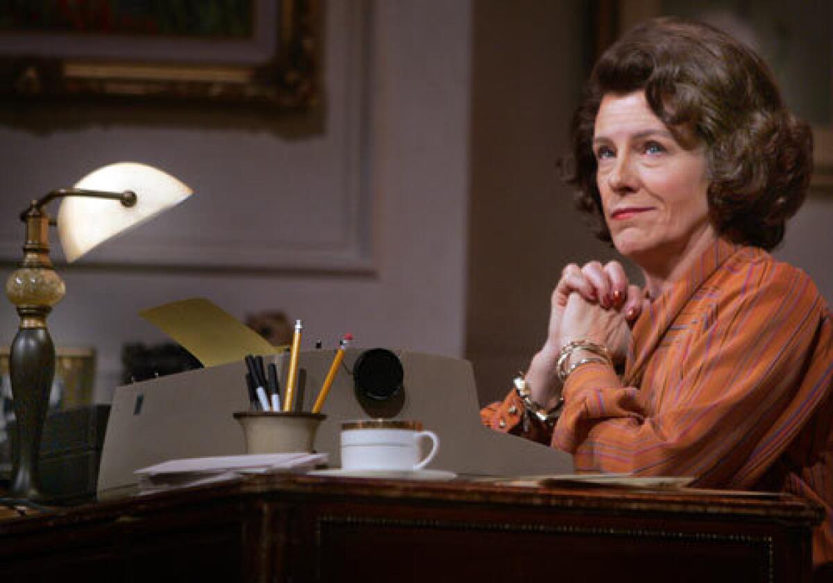 WORDSMITH: Mimi Kennedy portrays columnist Ann Landers in David Rambo's "The Woman With All the Answers," currently at the Pasadena Playhouse.