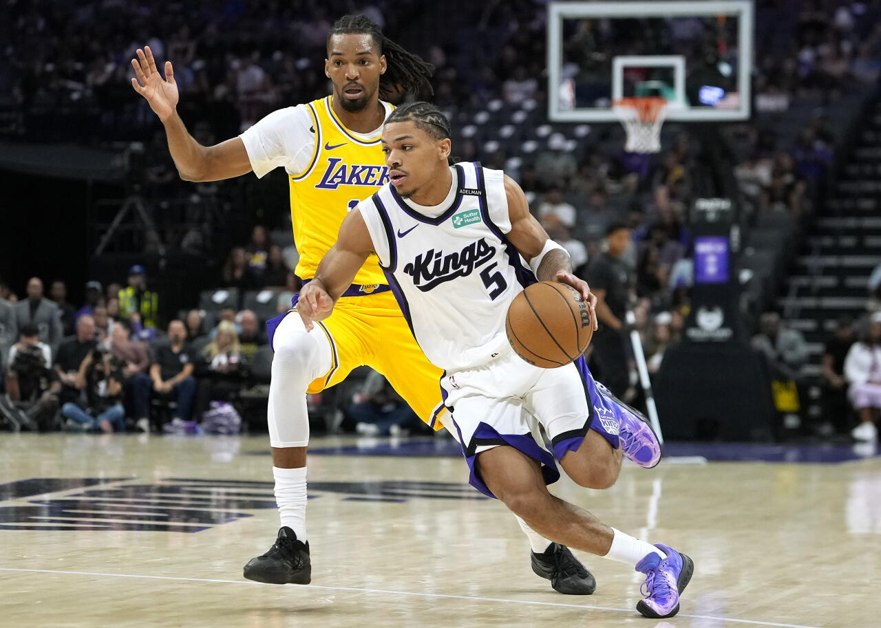 The Kings’ Darius Acuff Jr. dribbles under pressure from Laker Ziaire Williams during a preseason game on Monday.