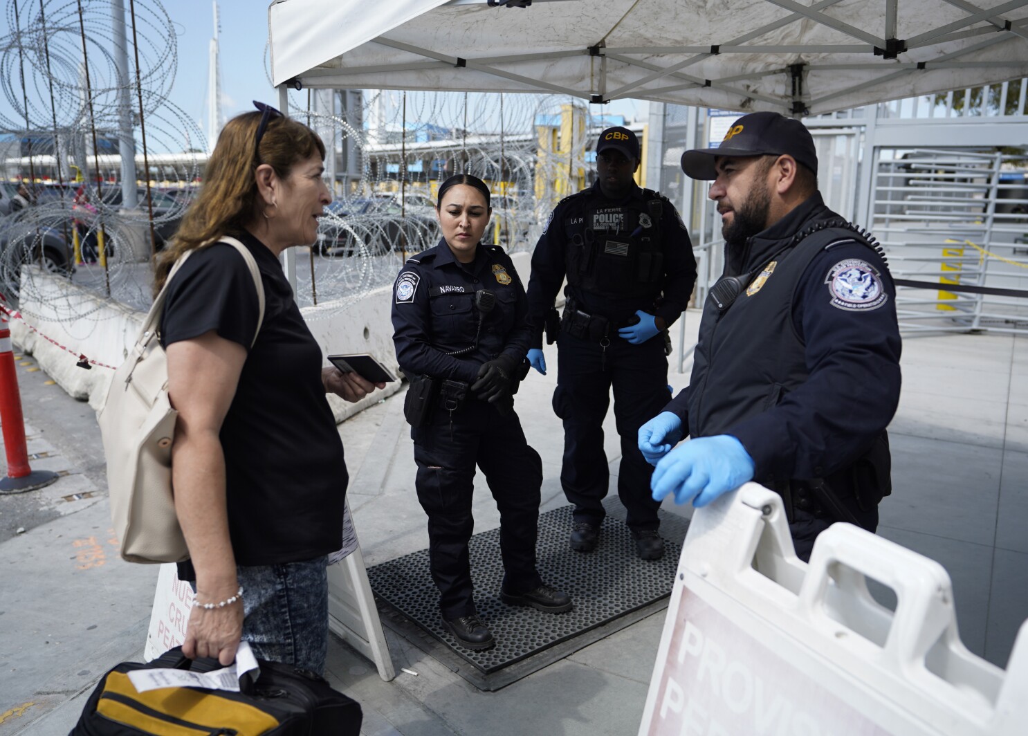 Las restricciones de viaje en la frontera del Coronavirus comienzan a  afectar la vida diaria - San Diego Union-Tribune en Español
