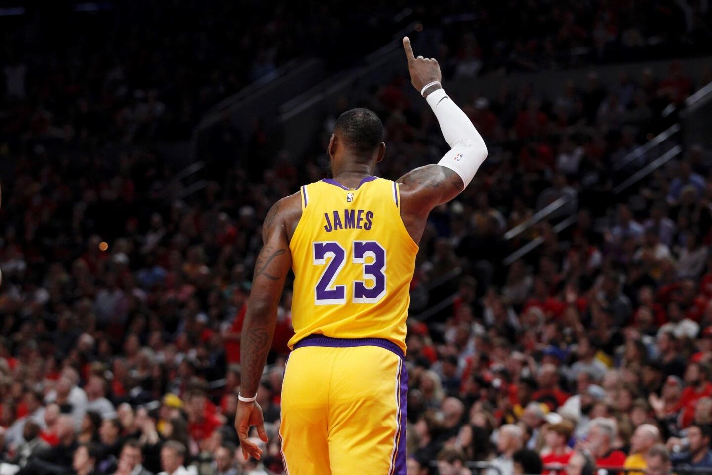 SDX24. PORTLAND (ESTADOS UNIDOS), 19/10/2018.- El jugador de los Lakers de Los ?ngeles LeBron James durante el partido de la NBA disputado contra los Trail Blazers de Portland en el Moda Center en Portland (Estados Unidos) el 18 de octubre de 2018. EFE/ Steve Dipaola PROHIBIDO SU USO A SHUTTERSTOCK ** Usable by HOY and SD Only **